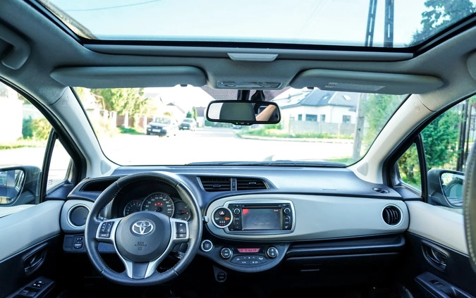 Toyota Yaris cena 32900 przebieg: 180598, rok produkcji 2012 z Radom małe 704